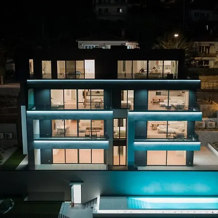 Luxurious In Apartment *