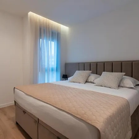 Luxurious In Apartment