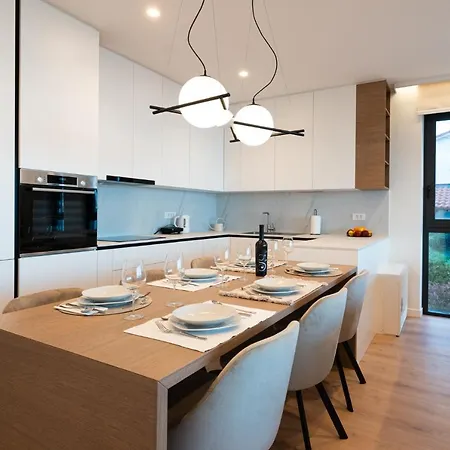 Luxurious In Apartment *